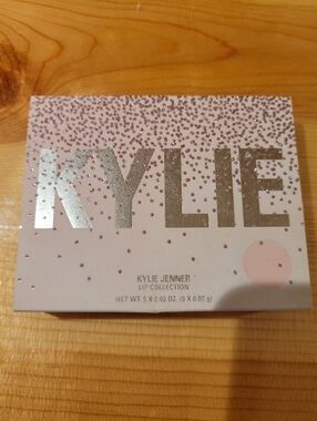 KYLIE Lip Collection 5 Pc Mini Set Of Liquid Lipsticks- Pink Glitter Packaging